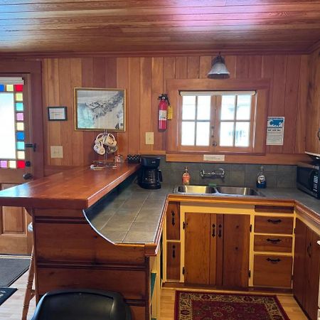 Whistling Winds Motel Линкън Сити Екстериор снимка