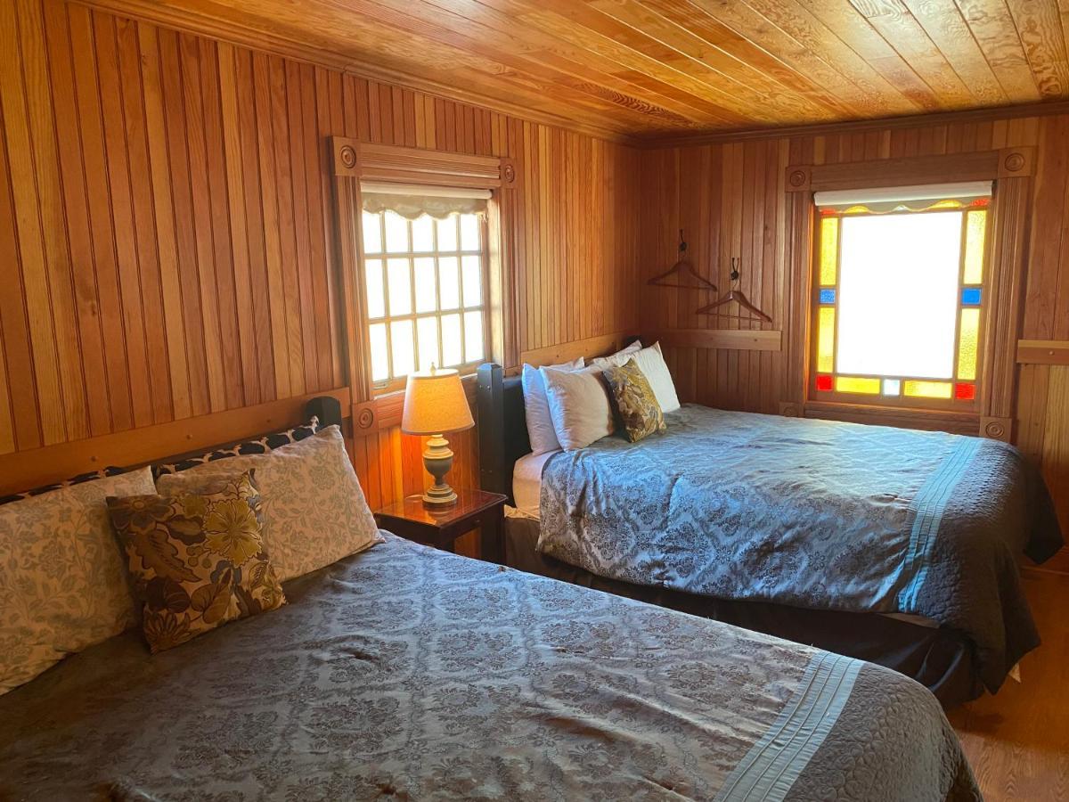 Whistling Winds Motel Линкън Сити Екстериор снимка