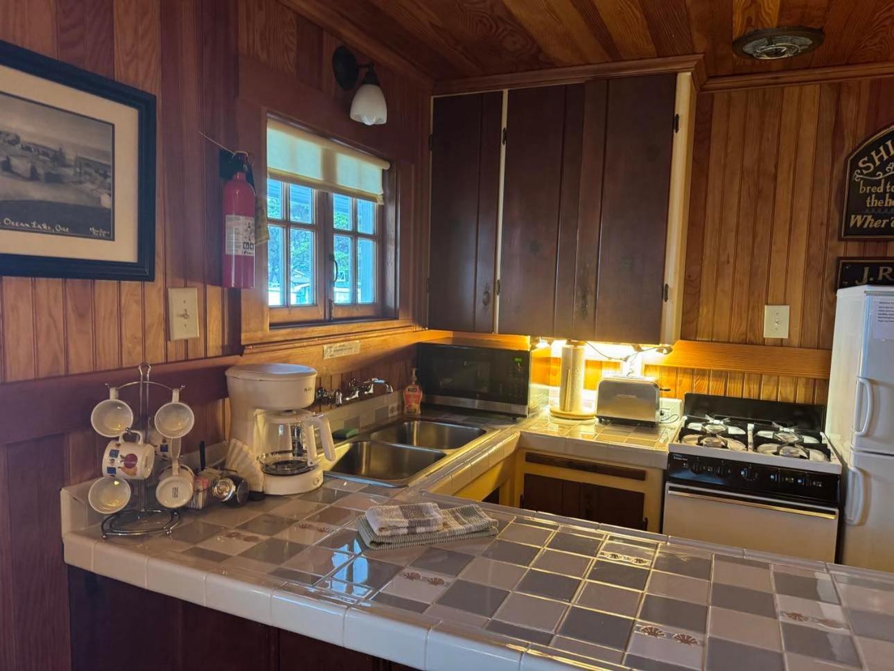 Whistling Winds Motel Линкън Сити Екстериор снимка
